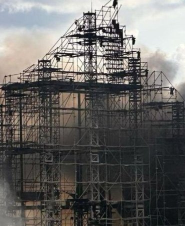 Tomorrowland Ana Sahnesi Kül Oldu! Festivalin Geleceği Belirsiz 3 tomorrowland-ana-sahnesi-kul-oldu-festivalin-gelecegi-belirsiz-2ZNPx6QS.jpg