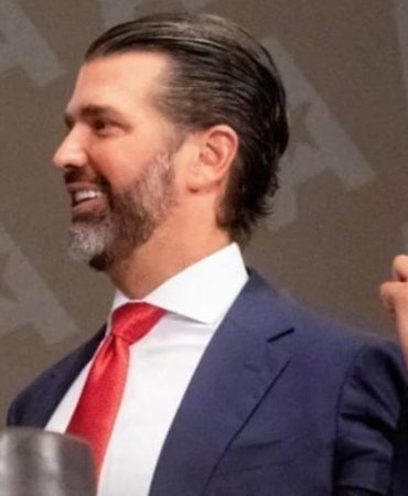 Trump’ın oğlu borsaya hızlı girdi, sert çakıldı! “Silahların Amazon’u” ikinci günde eridi 7 trumpin-oglu-borsaya-hizli-girdi-sert-cakildi-silahlarin-amazonu-ikinci-gunde-eridi-51DaAQAI.jpg