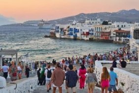 Türk turist akını Yunanistan'ı şaşırttı 2024'te rekor kırıldı 1 turk-turist-akini-yunanistani-sasirtti-2024te-rekor-kirildi-W8423kpv.jpg