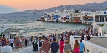 turk-turist-akini-yunanistani-sasirtti-2024te-rekor-kirildi-W8423kpv.jpg