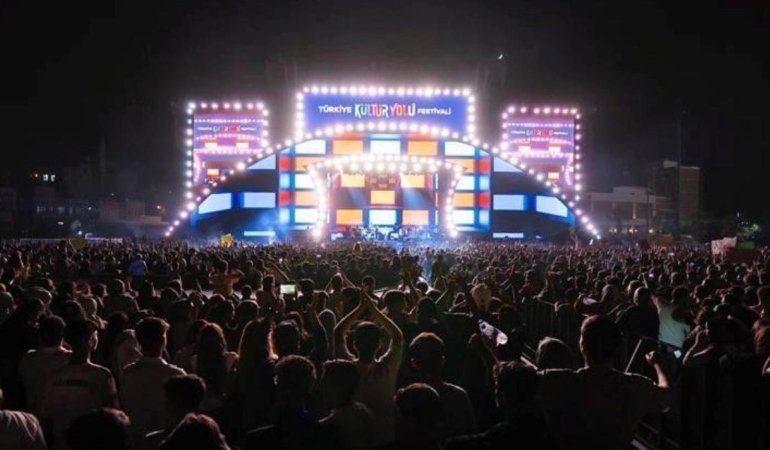 Türkiye Kültür Yolu Festivali: Trabzon’un Sanat ve Kültür Zirvesi 1 turkiye-kultur-yolu-festivali-trabzonun-sanat-ve-kultur-zirvesi-5Dzu9Rk5.jpg