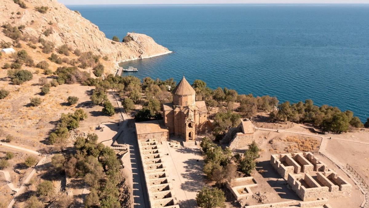 Van Kültür ve Sanat Şöleni: Uluslararası Sanat, Müzik ve Gastronomi Festivali 3 van-kultur-ve-sanat-soleni-uluslararasi-sanat-muzik-ve-gastronomi-festivali-Opjw2VTg.jpg