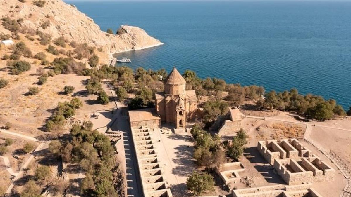 Van'da Kültür ve Sanatın Zirvesi: Türkiye Kültür Yolu Festivali'nin İkinci Dönemi 5 vanda-kultur-ve-sanatin-zirvesi-turkiye-kultur-yolu-festivalinin-ikinci-donemi-sew12Idj.jpg