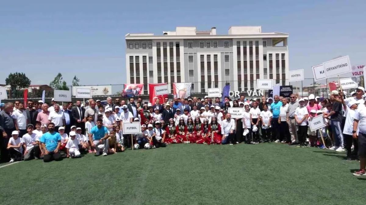 Van’da Yaz Spor Okulları Açıldı Gençler Spora Akın Etti 2 vanda-yaz-spor-okullari-acildi-gencler-spora-akin-etti-7jyfydHm.jpg