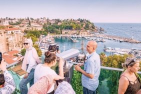 Yerli turist tatile koştu ama cepler yandı! Harcamalar fırladı, geceleme süresi yerinde saydı 2 yerli-turist-tatile-kostu-ama-cepler-yandi-harcamalar-firladi-geceleme-suresi-yerinde-saydi-OIHfYspc.jpg