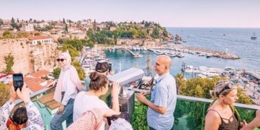 Yerli turist tatile koştu ama cepler yandı! Harcamalar fırladı, geceleme süresi yerinde saydı 7 yerli-turist-tatile-kostu-ama-cepler-yandi-harcamalar-firladi-geceleme-suresi-yerinde-saydi-OIHfYspc.jpg
