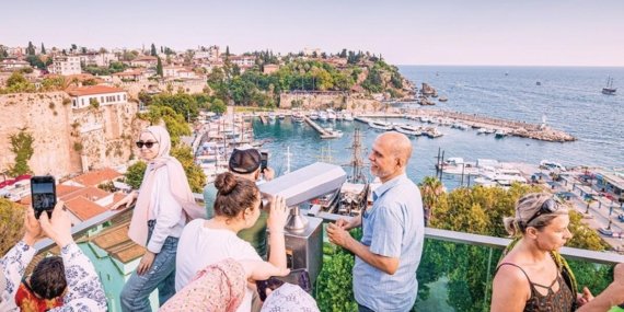 Yerli turist tatile koştu ama cepler yandı! Harcamalar fırladı, geceleme süresi yerinde saydı