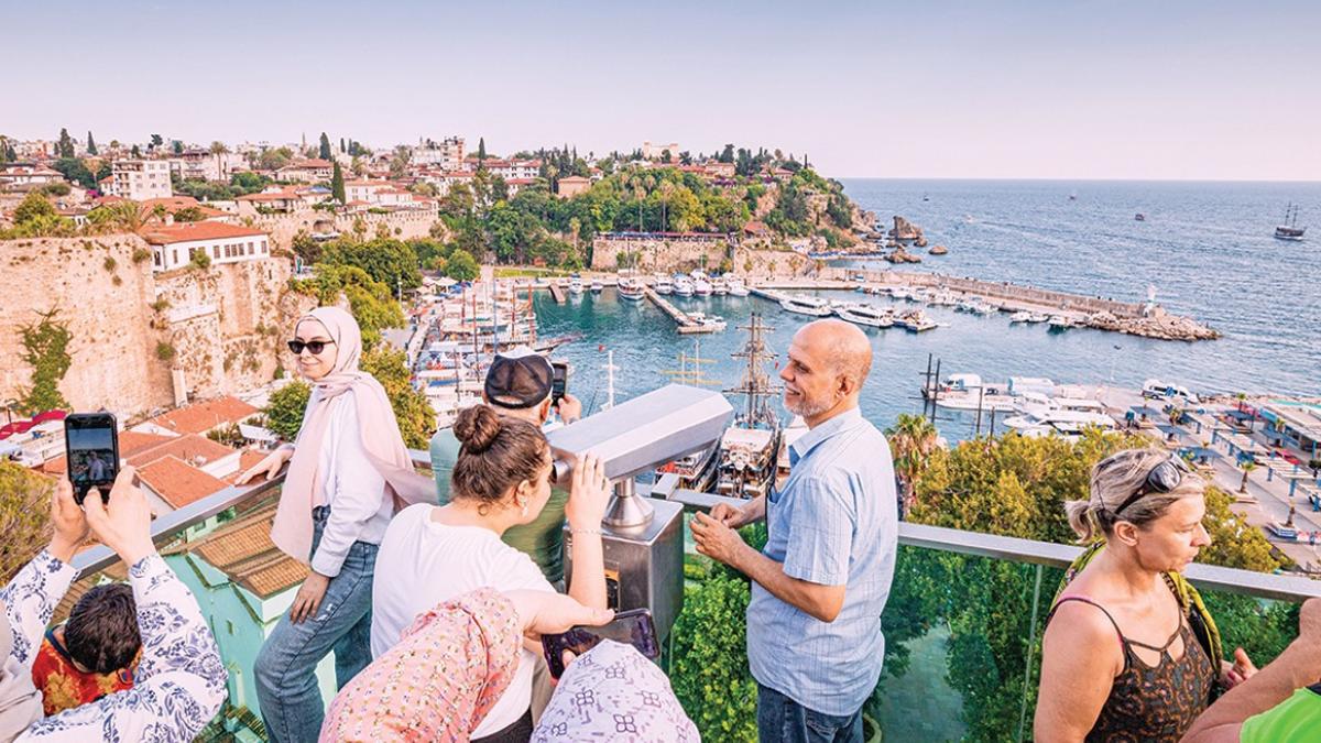 Yerli turist tatile koştu ama cepler yandı! Harcamalar fırladı, geceleme süresi yerinde saydı 2 yerli-turist-tatile-kostu-ama-cepler-yandi-harcamalar-firladi-geceleme-suresi-yerinde-saydi-OIHfYspc.jpg
