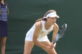 Zeynep Sönmez Wimbledon’da 2. Tura Yükselen İlk Türk Kadın Tenisçi Oldu 3 zeynep-sonmez-wimbledonda-2-tura-yukselen-ilk-turk-kadin-tenisci-oldu-LixLDcyv.jpg