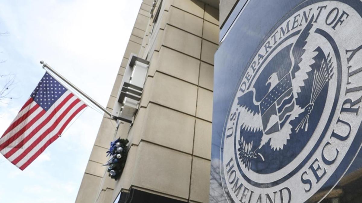 ABD Vizesinde 15 Bin Dolar Teminat Şartı! Türk Vatandaşları Muaf Tutuldu 2 abd-vizesinde-15-bin-dolar-teminat-sarti-turk-vatandaslari-muaf-tutuldu-e743dPiD.jpg