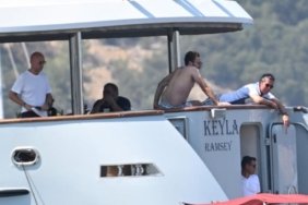 Ali Koç Türkbükü’nde Tatilde Teknesinde Dostlarıyla Zaman Geçirdi 5 ali-koc-turkbukunde-tatilde-teknesinde-dostlariyla-zaman-gecirdi-VSnOEJjK.jpg