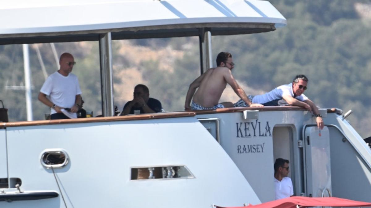 Ali Koç Türkbükü’nde Tatilde Teknesinde Dostlarıyla Zaman Geçirdi 3 ali-koc-turkbukunde-tatilde-teknesinde-dostlariyla-zaman-gecirdi-VSnOEJjK.jpg
