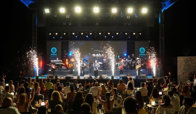 Anda Barut Collection’da müzik dolu yaz! ASH ve Gipsy Kings by André Reyes sahne aldı 1 anda-barut-collectionda-muzik-dolu-yaz-ash-ve-gipsy-kings-by-andr-reyes-sahne-Tduji115.jpg