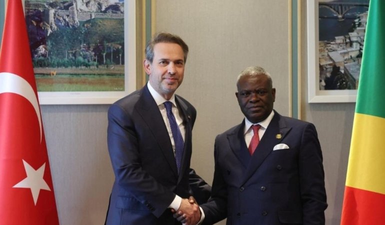 Bakan Bayraktar ile Kongo Başbakanı enerji ve madende iş birliği için görüştü 1 bakan-bayraktar-ile-kongo-basbakani-enerji-ve-madende-is-birligi-icin-gorustu-gHHw7Kzq.jpg
