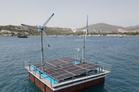 Bodrum Belediyesi Deniz Suyunu Güneş ve Rüzgar Enerjisiyle Arıtarak Tarihi Bir İlke İmza Attı 4 bodrum-belediyesi-deniz-suyunu-gunes-ve-ruzgar-enerjisiyle-aritarak-tarihi-bir-ilke-imza-atti-VP293rpv.jpg