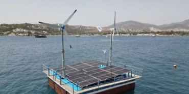 Bodrum Belediyesi Deniz Suyunu Güneş ve Rüzgar Enerjisiyle Arıtarak Tarihi Bir İlke İmza Attı 15 bodrum-belediyesi-deniz-suyunu-gunes-ve-ruzgar-enerjisiyle-aritarak-tarihi-bir-ilke-imza-atti-VP293rpv.jpg
