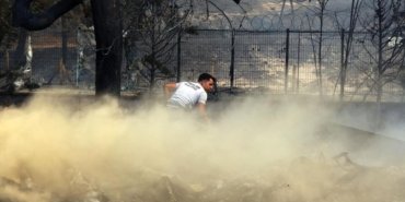 Çanakkale ve İzmir’deki Yangınlar Kontrol Altına Alındı Soğutma Çalışmaları Sürüyor 13 canakkale-ve-izmirdeki-yanginlar-kontrol-altina-alindi-sogutma-calismalari-suruyor-QLHLEtdk.jpg