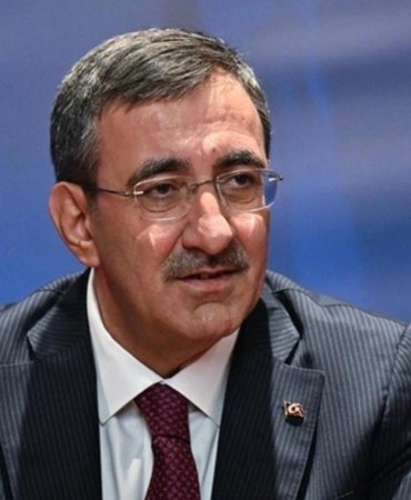 Cumhurbaşkanı Yardımcısı Yılmaz'dan Malazgirt ve Büyük Taarruz Vurgusu! "Bağımsızlık İrademizin Nişaneleridir" 4 cumhurbaskani-yardimcisi-yilmazdan-malazgirt-ve-buyuk-taarruz-vurgusu-bagimsizlik-irademizin-nisaneleridir-dNNprYKH.jpg