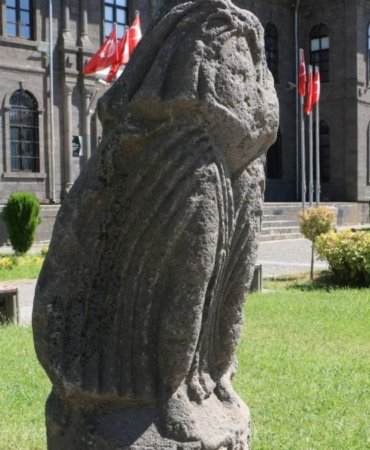 Diyarbakır Müzesi’nde 3 kıymetli eser ilk kez kalıcı olarak sergilendi 10 diyarbakir-muzesinde-3-kiymetli-eser-ilk-kez-kalici-olarak-sergilendi-S4zyPAwR.jpg