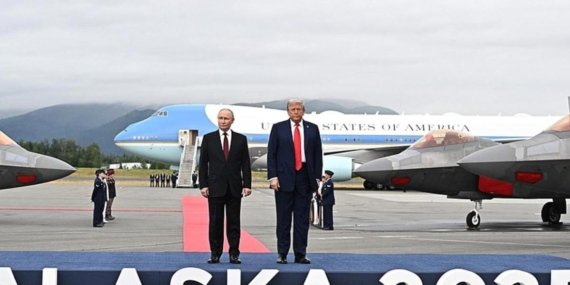 Dünyanın gözü bu zirvedeydi Trump ve Putin Alaska’da Ukrayna için bir araya geldi