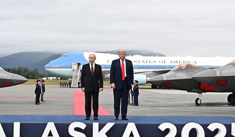Dünyanın gözü bu zirvedeydi Trump ve Putin Alaska’da Ukrayna için bir araya geldi 6 dunyanin-gozu-bu-zirvedeydi-trump-ve-putin-alaskada-ukrayna-icin-bir-araya-geldi-WWAghGFf.jpg