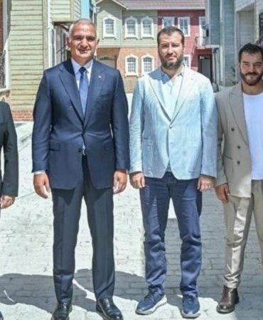 dunyanin-gozu-turk-dizilerinde-170-ulkede-1-milyardan-fazla-izleyici-MHjyqTc8.jpg