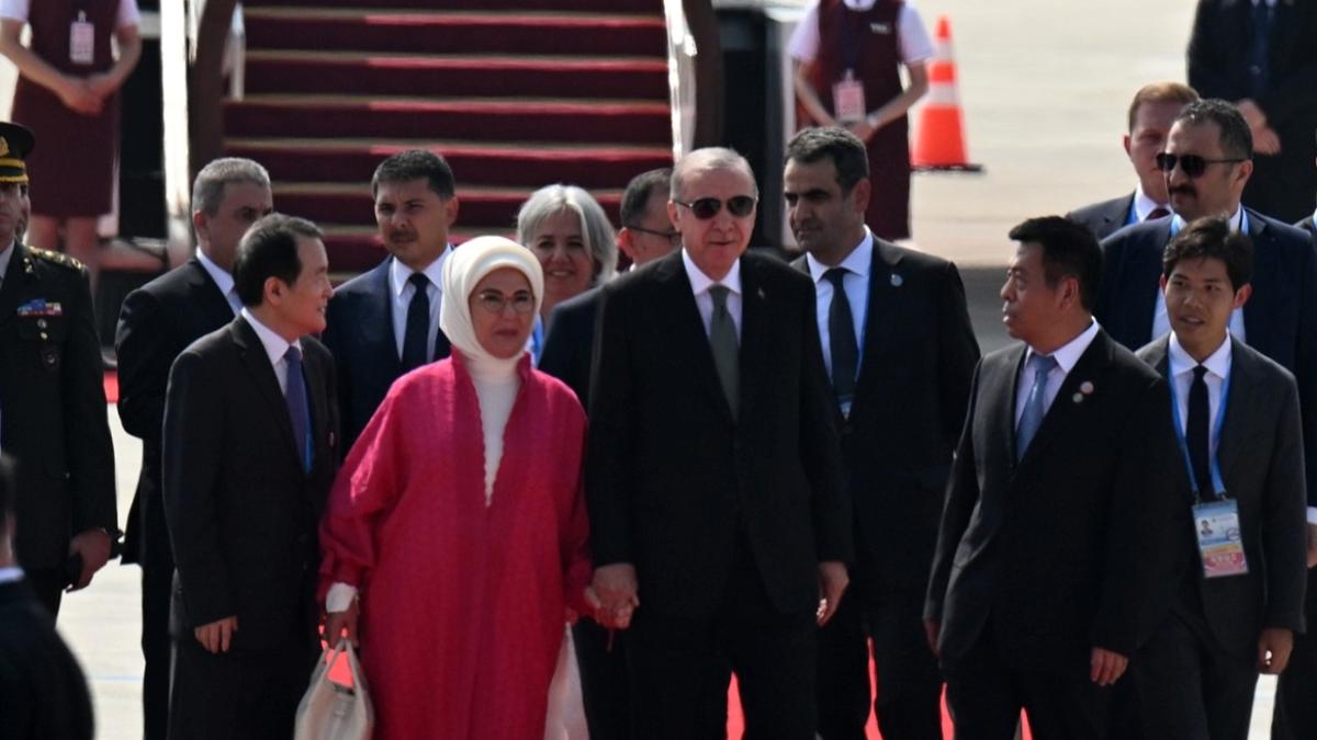 Erdoğan, Şanghay Zirvesi'nde Kritik Temaslarına Başladı! İlk Görüşme Şi Cinping ile Gerçekleşti 2 erdogan-sanghay-zirvesinde-kritik-temaslarina-basladi-ilk-gorusme-si-cinping-ile-gerceklesti-VJtGn7mH.jpg