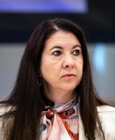 Fed'de istifa depremi! Adriana Kugler görevden ayrıldı, Trump’tan çarpıcı faiz çıkışı 3 fedde-istifa-depremi-adriana-kugler-gorevden-ayrildi-trumptan-carpici-faiz-cikisi-jq33qR2I.jpg