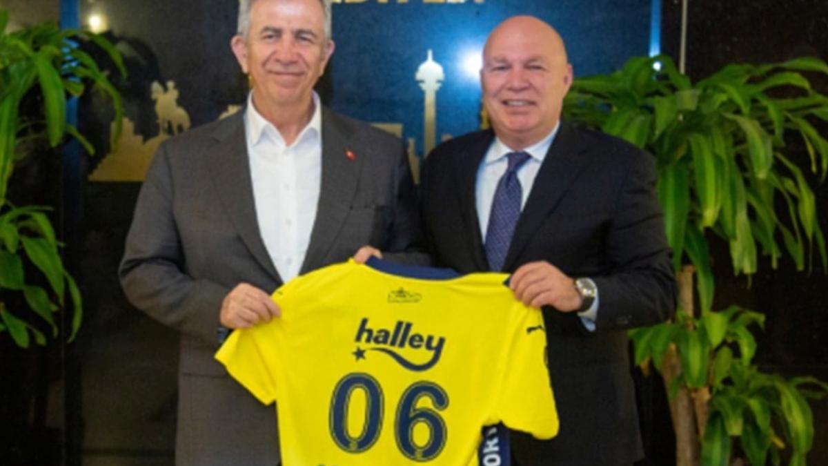 Fenerbahçe - Benfica Maçı Dev Ekranda! Ankara'da Ücretsiz Gösterim 3 fenerbahce-benfica-maci-dev-ekranda-ankarada-ucretsiz-gosterim-SSga8xK9.jpg