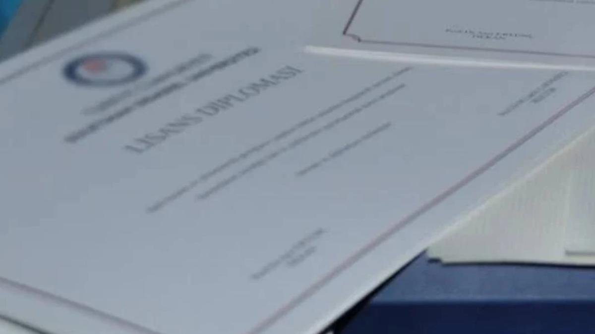 financial-times-sahte-diploma-sorusturmasi-e-devlet-ve-resmi-verilere-guveni-sarsiyor-Y66W6L1O.jpg