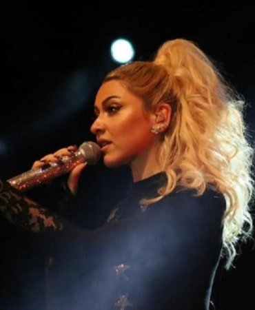 Hadise Sahte Elektronik İmza Dolandırıcılığına Hedef Oldu 3 hadise-sahte-elektronik-imza-dolandiriciligina-hedef-oldu-OMDiLgBM.jpg