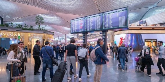İstanbul ve Antalya Havalimanlarında Tarihi Gün! Bir Günde Yarım Milyondan Fazla Yolcu Ağırladılar