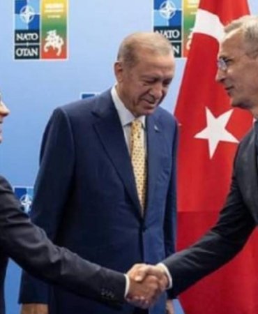 İsveç'te Garip Olay! Başbakanın Türkiye Dosyası Havalimanında Unutuldu 2 isvecte-garip-olay-basbakanin-turkiye-dosyasi-havalimaninda-unutuldu-43q1saEZ.jpg