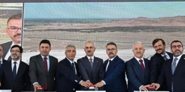 Kars–Iğdır–Aralık–Dilucu demiryolu Asya ile Avrupa arasında ticareti hızlandıracak 1 karsigdiraralikdilucu-demiryolu-asya-ile-avrupa-arasinda-ticareti-hizlandiracak-DLJZNur6.jpg