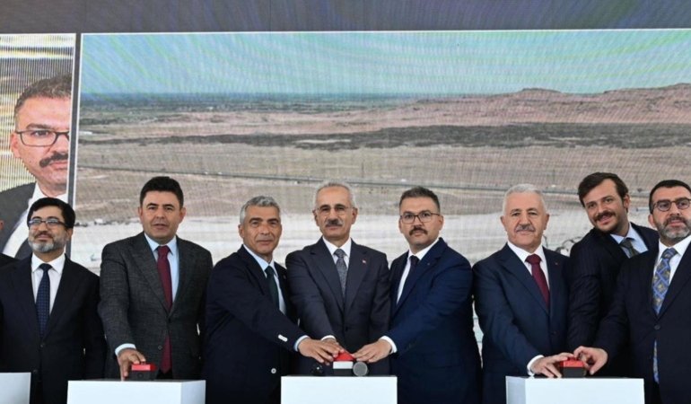 Kars–Iğdır–Aralık–Dilucu demiryolu Asya ile Avrupa arasında ticareti hızlandıracak 6 karsigdiraralikdilucu-demiryolu-asya-ile-avrupa-arasinda-ticareti-hizlandiracak-DLJZNur6.jpg
