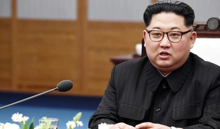 Kim Jong-un yeni füzeleri bizzat izledi, ABD-Güney Kore tatbikatı tansiyonu yükseltti 1 kim-jong-un-yeni-fuzeleri-bizzat-izledi-abd-guney-kore-tatbikati-tansiyonu-yukseltti-ZUGlAjXC.jpg