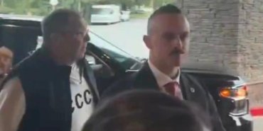 Lavrov’un SSCB tişörtüyle dikkat çektiği zirve öncesi Rus heyeti Alaska’ya ulaştı 9 lavrovun-sscb-tisortuyle-dikkat-cektigi-zirve-oncesi-rus-heyeti-alaskaya-ulasti-rxCmPGRz.jpg