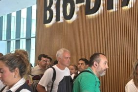 Mourinho İstanbul'a Yalnız Veda Etti! Ünlü Teknik Direktörün Moralsiz Hali Dikkat Çekti 4 mourinho-istanbula-yalniz-veda-etti-unlu-teknik-direktorun-moralsiz-hali-dikkat-cekti-BkyGOZ37.jpg