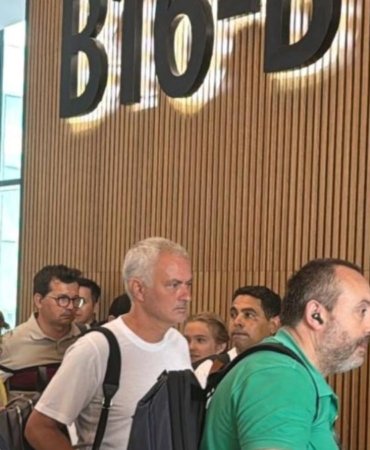 mourinho-istanbula-yalniz-veda-etti-unlu-teknik-direktorun-moralsiz-hali-dikkat-cekti-BkyGOZ37.jpg