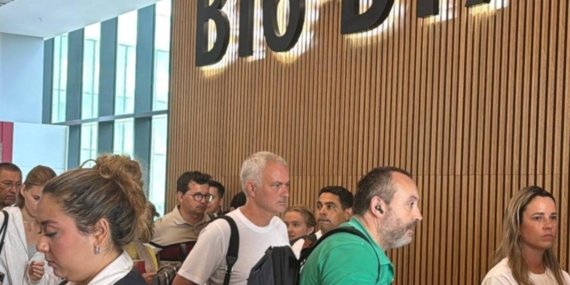 Mourinho İstanbul’a Yalnız Veda Etti! Ünlü Teknik Direktörün Moralsiz Hali Dikkat Çekti
