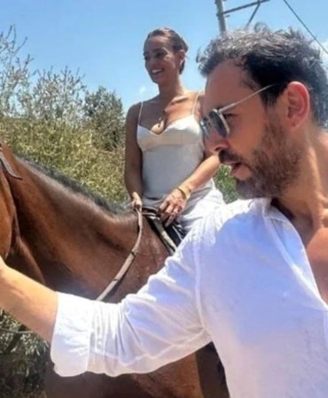 Sürpriz Evlilik! Bestemsu Özdemir ve Ersin Görkem Fethiye'de Dünyaevine Girdi 8 surpriz-evlilik-bestemsu-ozdemir-ve-ersin-gorkem-fethiyede-dunyaevine-girdi-eUOZJ51V.jpg