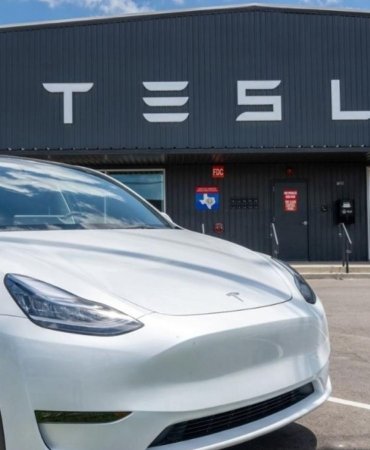 tesla-turkiyeden-buyuk-jest-gelismis-otopilot-paketi-yari-fiyatina-sunuluyor-eSybKzMV.jpg