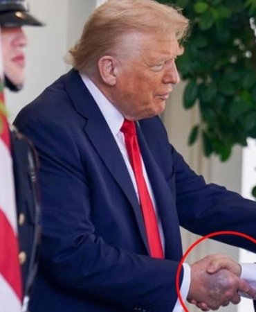 Trump'ın Elindeki Gizemli Morluk Aydınlatıldı! Beyaz Saray Nedeni Açıkladı 10 trumpin-elindeki-gizemli-morluk-aydinlatildi-beyaz-saray-nedeni-acikladi-wqJwxNRZ.jpg