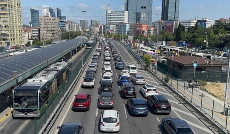 TÜİK: Temmuzda Trafiğe Kayıtlı Taşıt Sayısı 32,6 Milyona Ulaştı 6 tuik-temmuzda-trafige-kayitli-tasit-sayisi-326-milyona-ulasti-F4PbguwJ.jpg