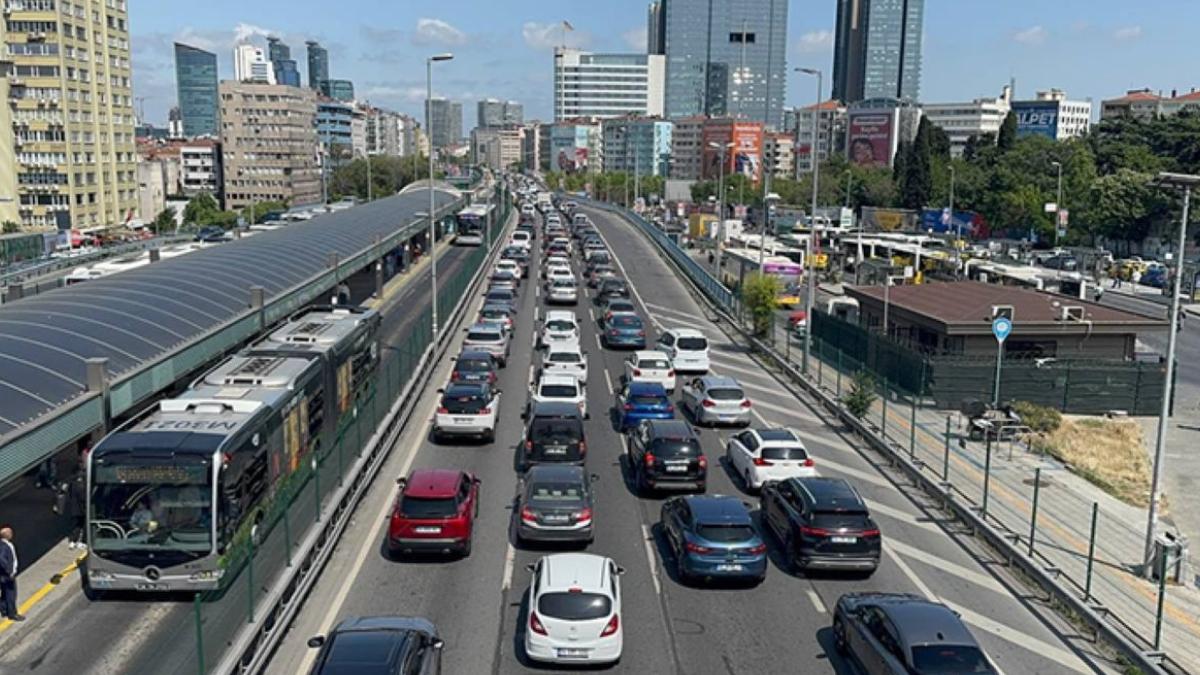 TÜİK: Temmuzda Trafiğe Kayıtlı Taşıt Sayısı 32,6 Milyona Ulaştı 2 tuik-temmuzda-trafige-kayitli-tasit-sayisi-326-milyona-ulasti-F4PbguwJ.jpg