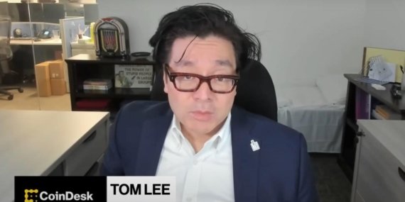 Wall Street kriptoyu sessizce topluyor! Tom Lee: “Henüz zirvede değiliz, döngünün ortasındayız”