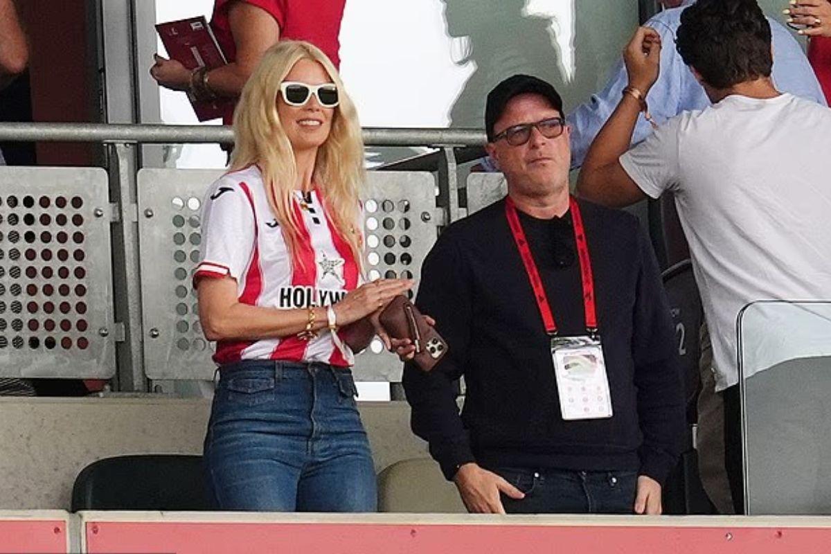 Yaşına Meydan Okuyor! Süper Model Claudia Schiffer 55 Yaşında Büyüledi 2 Yaşına Meydan Okuyor! Süper Model Claudia Schiffer 55 Yaşında Büyüledi