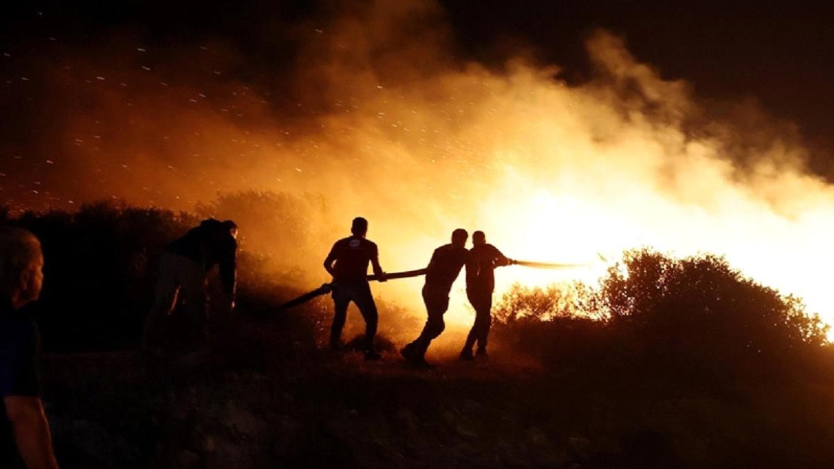 Yunanistan’da Orman Yangınları Büyüyor Yerleşim Yerleri Boşaltılıyor 2 yunanistanda-orman-yanginlari-buyuyor-yerlesim-yerleri-bosaltiliyor-l2BMmP2t.jpg