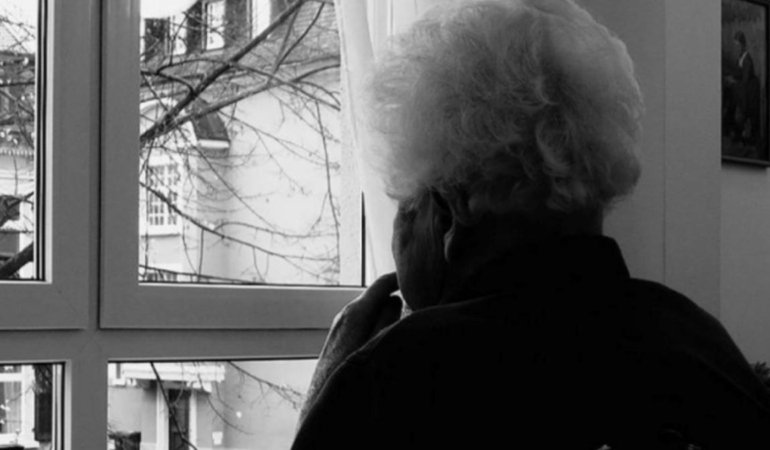 Alzheimer Hastaları İçin Kaybolma Riskine Karşı Takip Cihazı Seferberliği 6 alzheimer-hastalari-icin-kaybolma-riskine-karsi-takip-cihazi-seferberligi-29KSIsiP.jpg