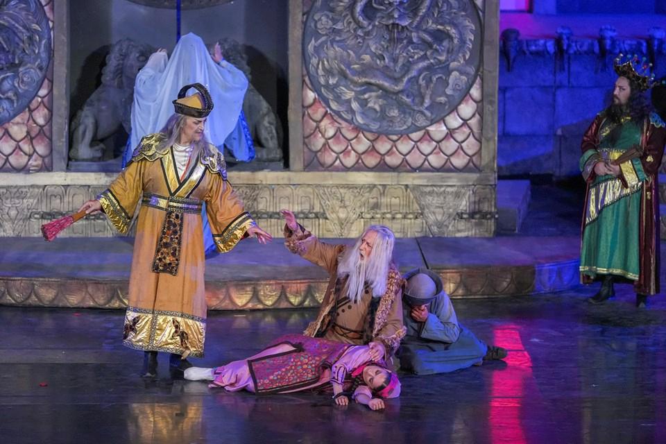 Aspendos’ta Turanların Büyüleyici Açılışı: Puccini’nin Turandot’u Şehirle Buluştu 1 Aspendos’ta Turanların Büyüleyici Açılışı: Puccini’nin Turandot’u Şehirle Buluştu